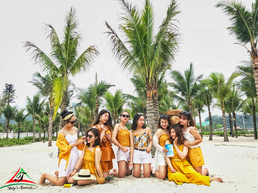 Bai Chay Beach is one of the destinations, not far from Bai Tho Mountain - Souce: Instagram