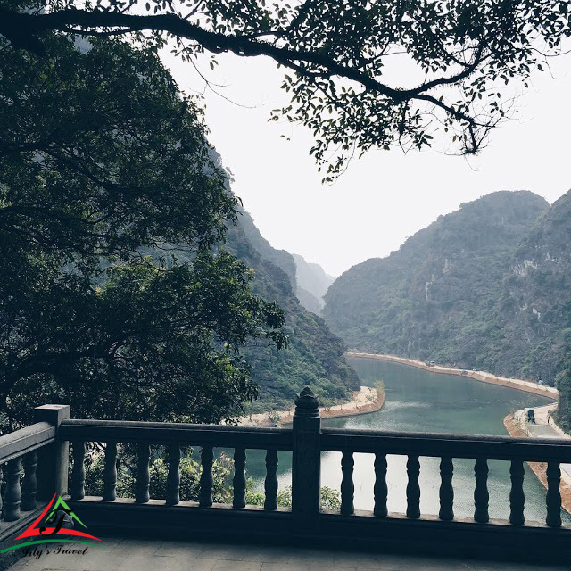 You should only climb the mountain before 4 pm, not later because from November onwards it is very dark, climbing will be quite dangerous.