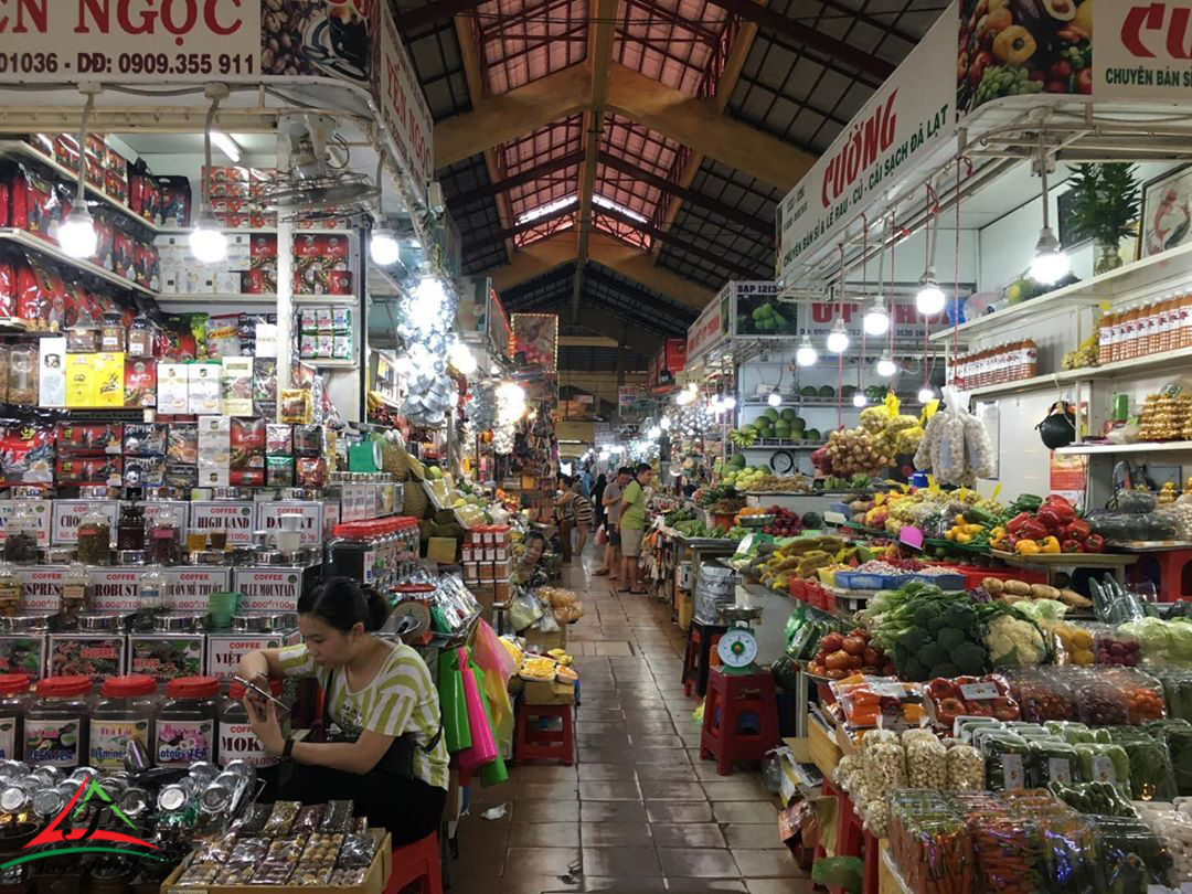 Ben Thanh market inside