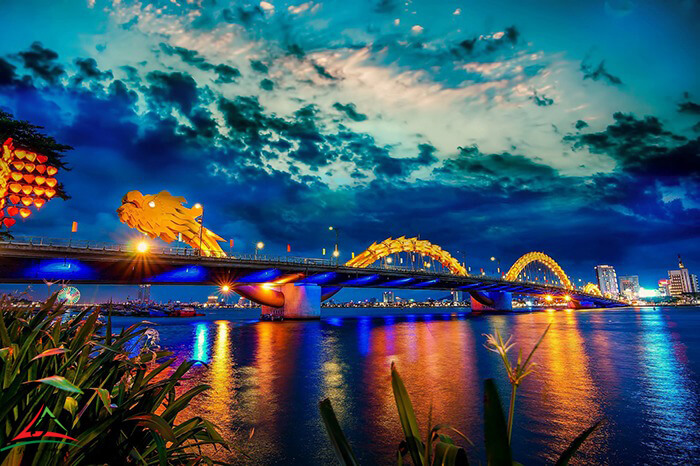 The unique design of Dragon Bridge
