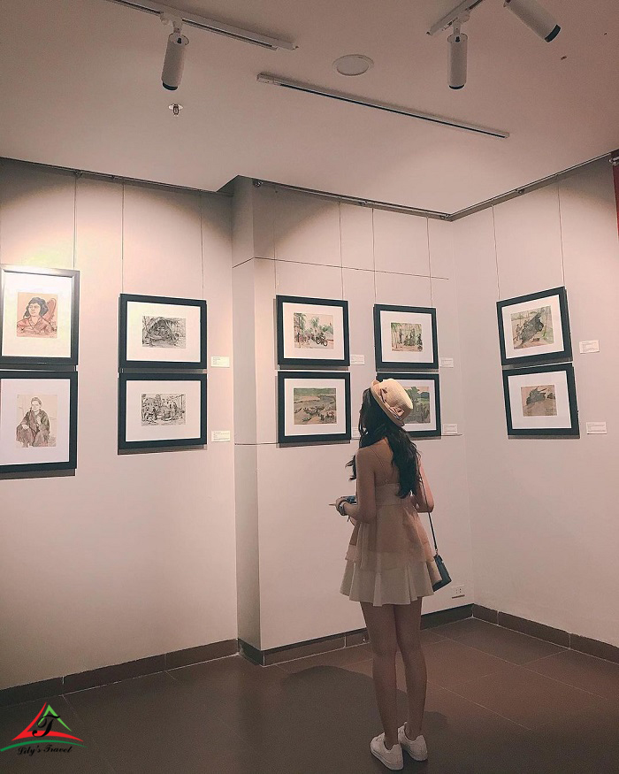 Da Nang Museum is the ideal destination for you to learn about the history, culture, development process of Da Nang and the central land through thousands of precious artifacts, images and documents on display