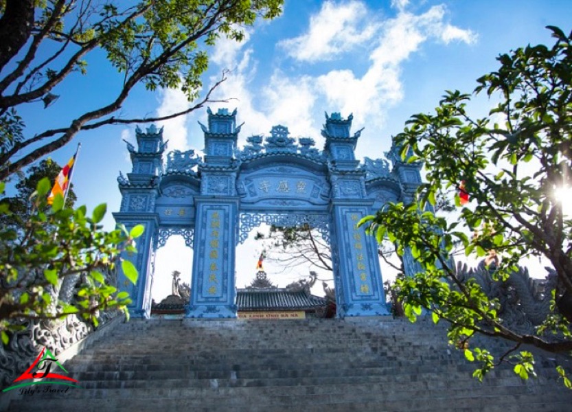 Linh Ung Non Nuoc Pagoda is located very close to high-class resorts, convenient for sightseeing and relaxation such as Hyatt, Vinpearl, Casino Crown
