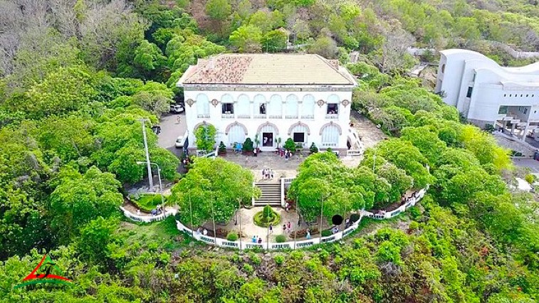 Bach Dinh (White Palace)