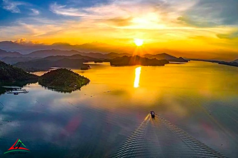 Nui Coc Lake