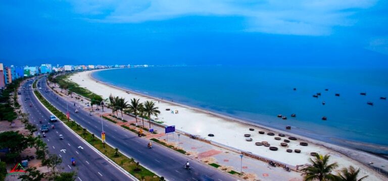 Xuan Thieu Beach