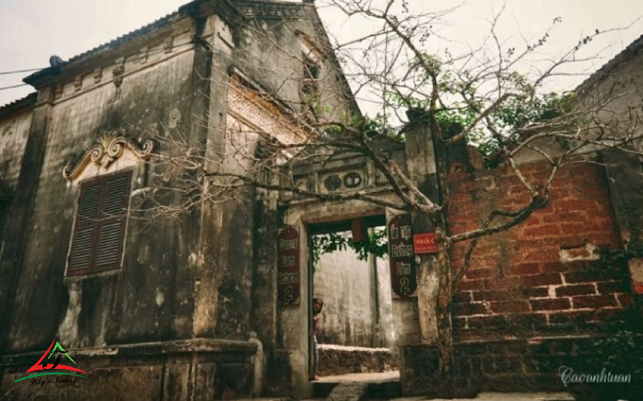 Duong Lam Ancient Village