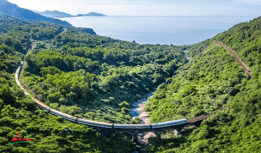 one of the ways to travel form danang to hue