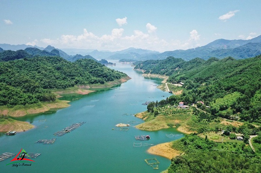 Hoa Binh Lake (Hoa Binh)