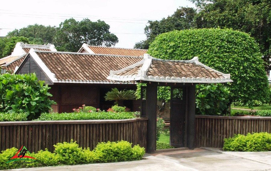 Duc Thanh School