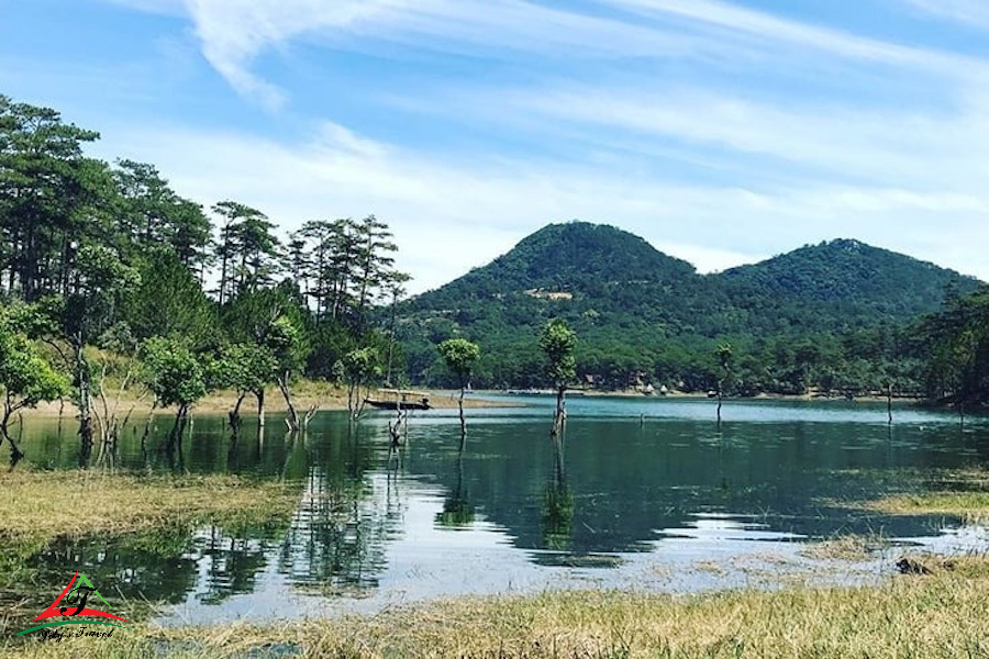 Tuyen Lam Lake