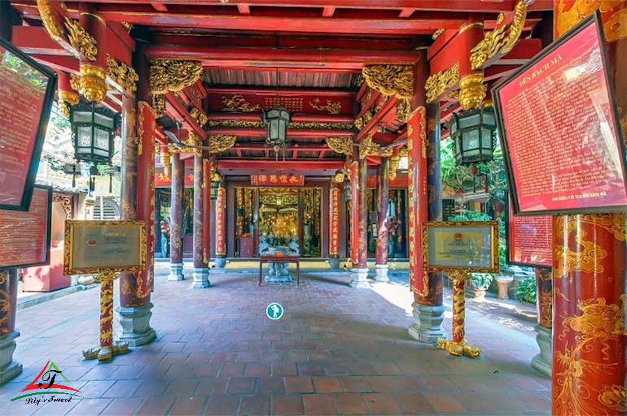 Bach Ma Temple