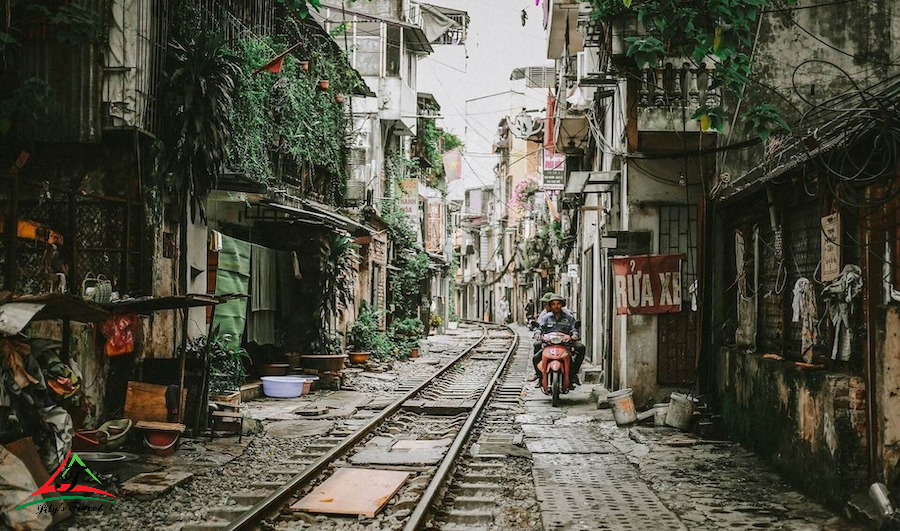 Walking on Hanoi's Old Quarter streets