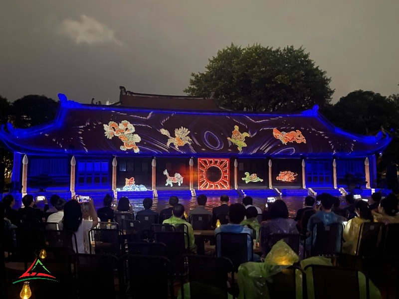 Ethical quintessence night tour at Quoc Tu Giam