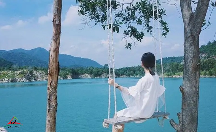 Da Xanh Lake