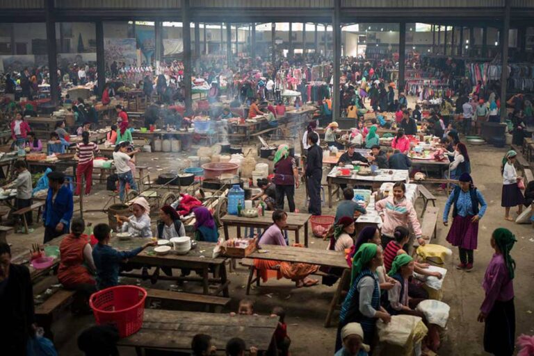 Visit Meo Vac market