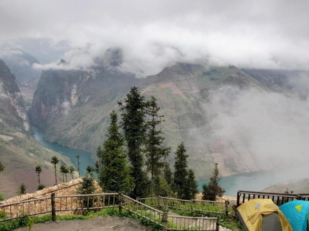 Ma Pi Leng Pass