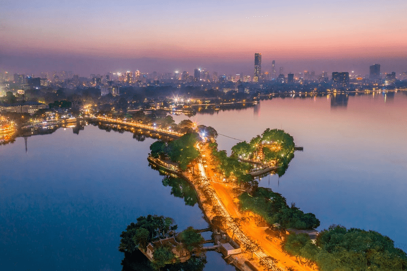 Along the rim of West Lake of Hanoi, you will find a beautiful combination of Vietnamese heritage spots and modern facilities