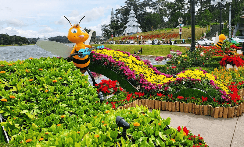 Activities and experiences during the Dalat flower festival