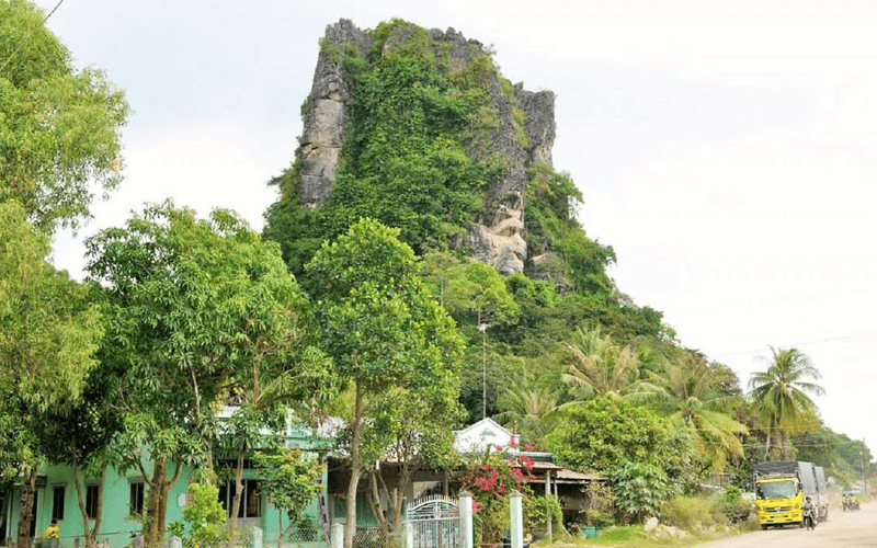Thach Dong Cave Relic Site
