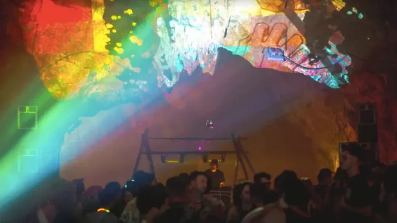 Mo Luong Cave rave