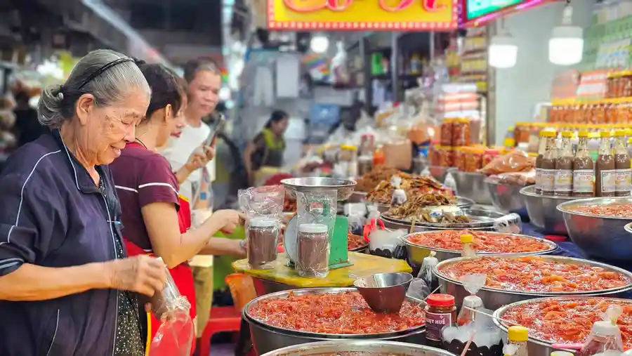 Shopping at Dong Ba Market