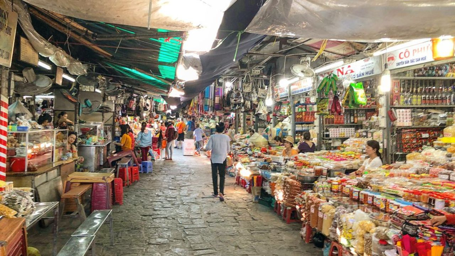 Exploring Dong Ba Market: What to expect