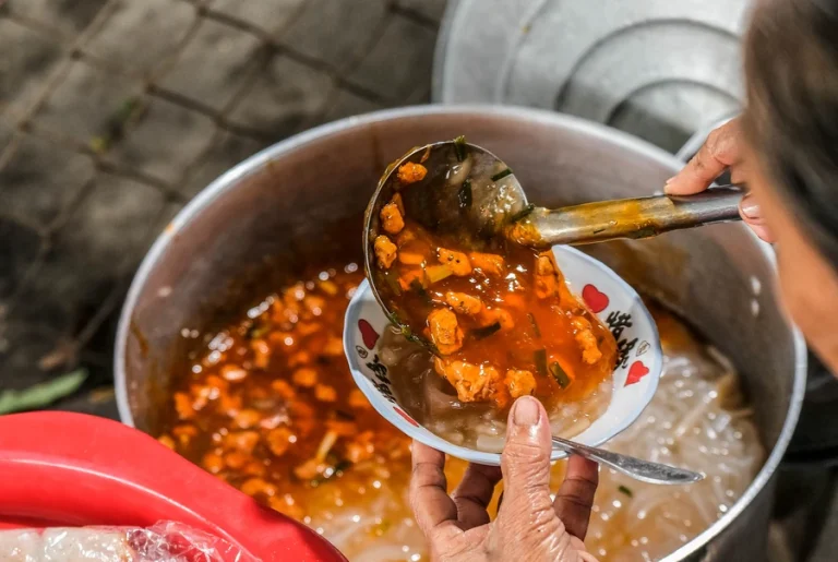 Nam Pho thick noodle soup