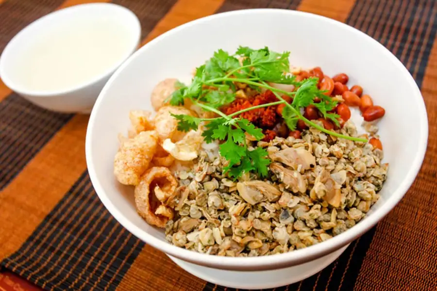 Com Hen – Baby clam rice