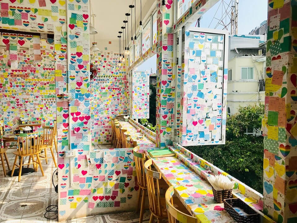 Personal handwritten notes in The Note Coffee Hanoi
