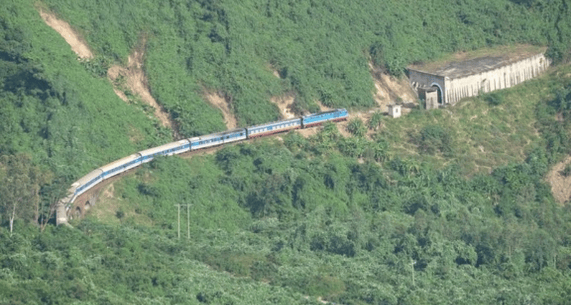 Introduction to the Hai Van Pass train journey