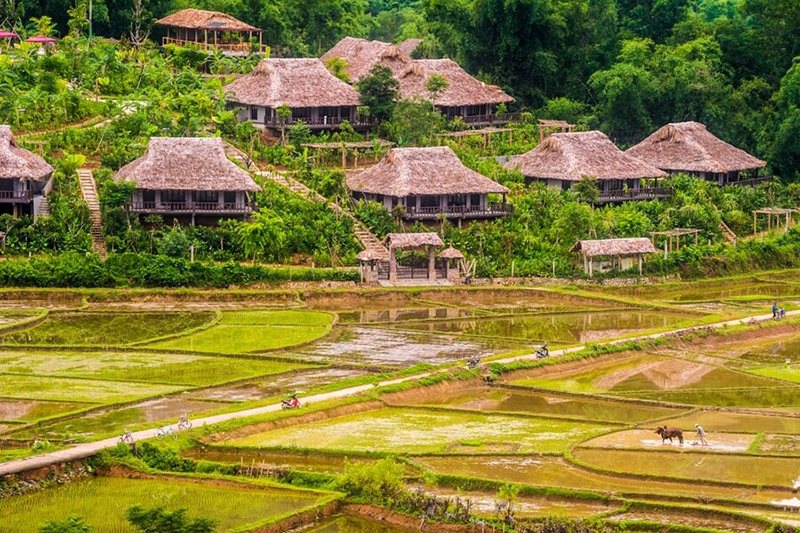 Lac Village near Mo Luong Cave