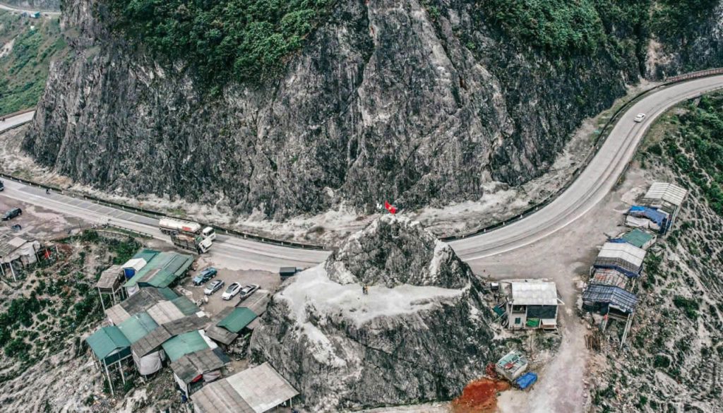 The White Stone Pass is a must-stop