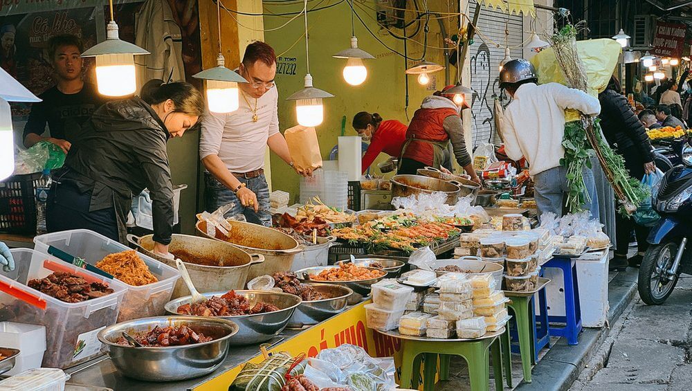 Hang Be Street specializes in fresh ingredients and local specialties