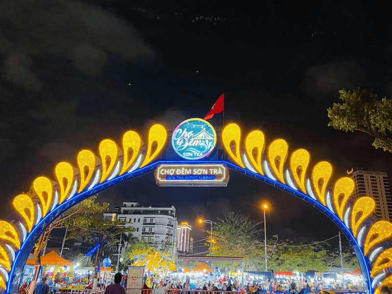 Son Tra night market Da Nang