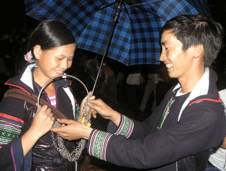 The market serves as a social hub for Hmong boys and girls to date