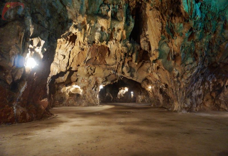 Discover magnificent Mo Luong Cave