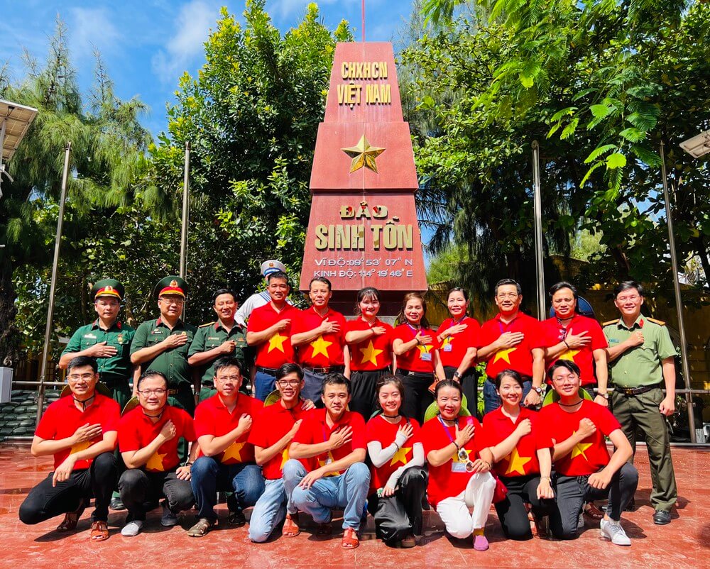 The primary language spoken On Truong Sa Island is Vietnamese