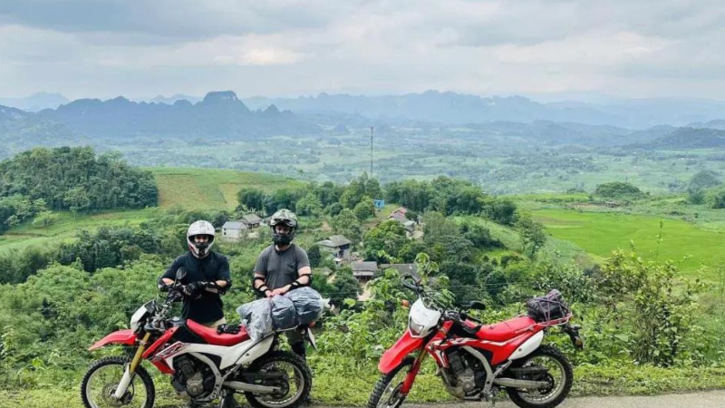 Traveling to Mai Chau from Ha Noi by motorbike is the most flexible option