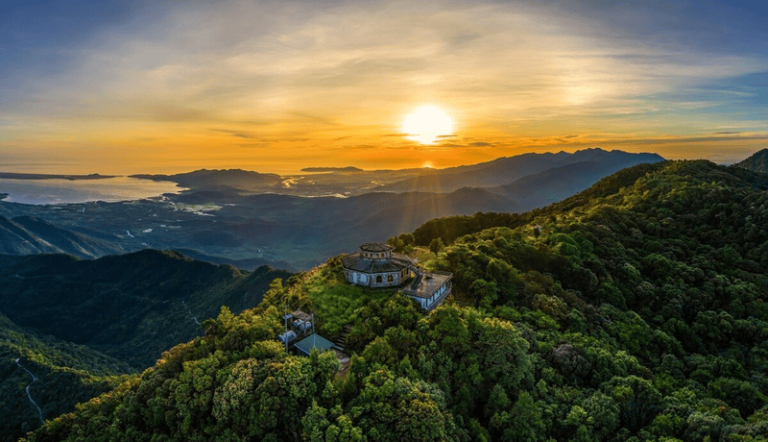 Bach Ma Mountain: Trekking through the clouds