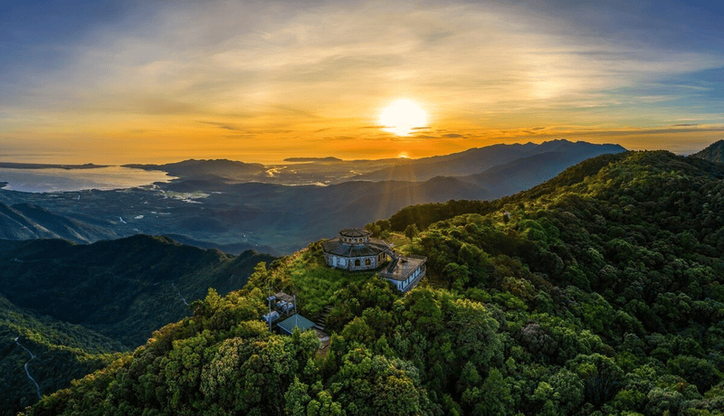 Bach Ma Mountain: Trekking through the clouds