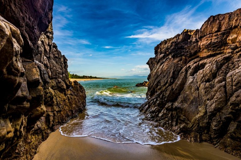 Escape to Da Nhay Beach: A serene paradise in Quang Binh