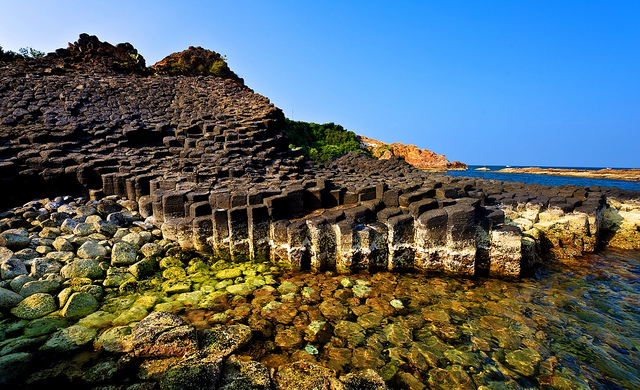 The ideal period to explore Ganh Da Dia Phu Yen is from January to August