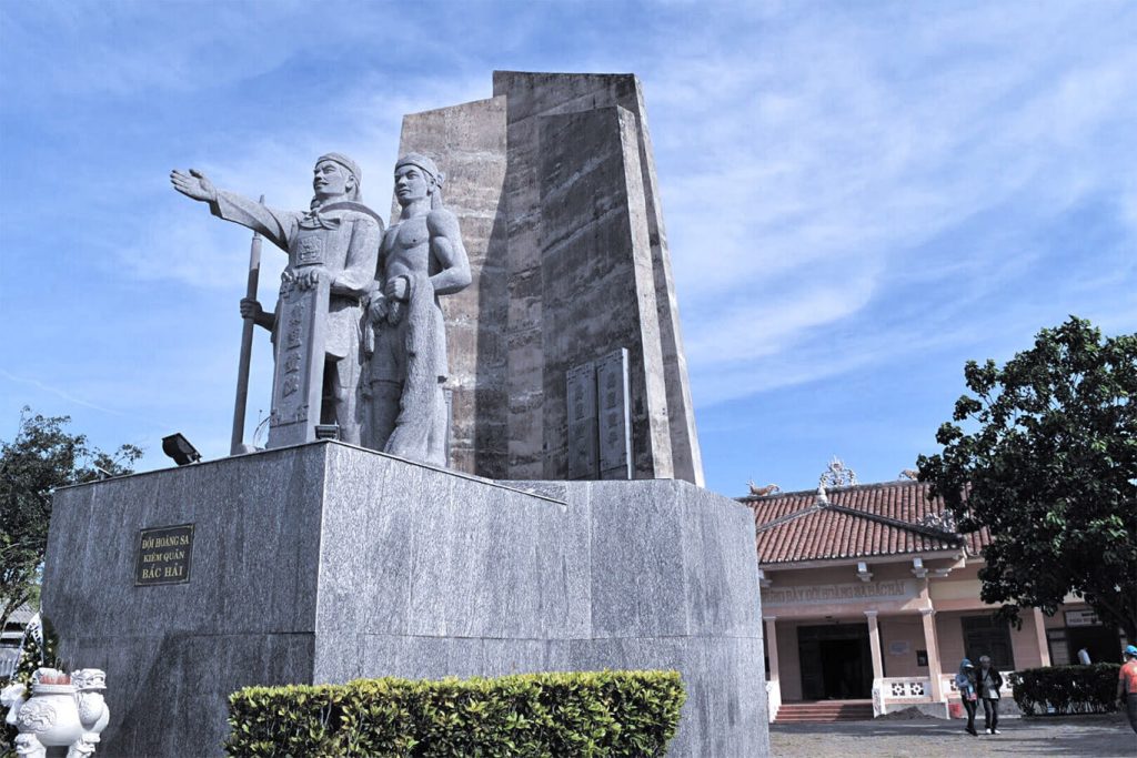 Ly Son’s National Flagpole - A striking symbol of Vietnam’s sovereignty and unity