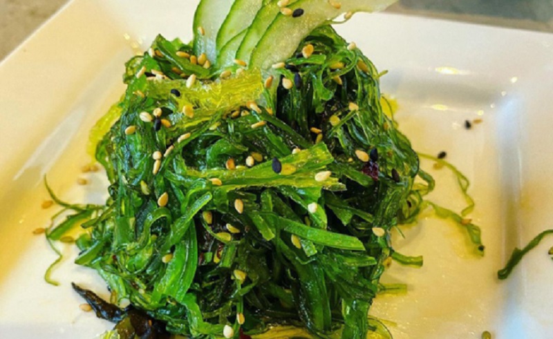 Goi rong bien offers a delightful texture to every bite