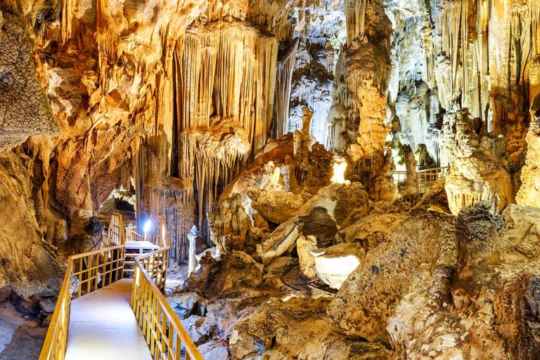 Tien Son Cave: The otherworldly charm of Phong Nha - Ke Bang
