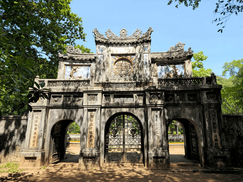 Relish the traditional Buddhist architecture