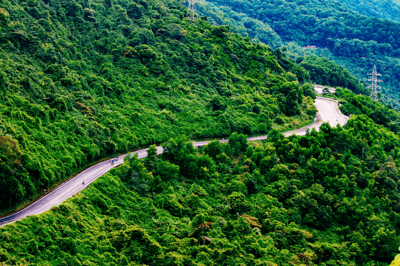 Combine Hai Van Pass with Marble Mountains and Lang Co Bay