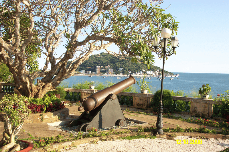 Nearby attractions to combine with Bach Dinh