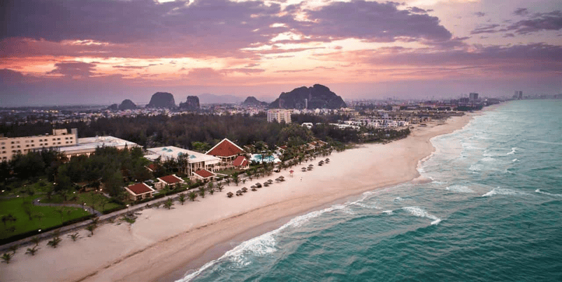 What makes Non Nuoc beach a must-visit destination