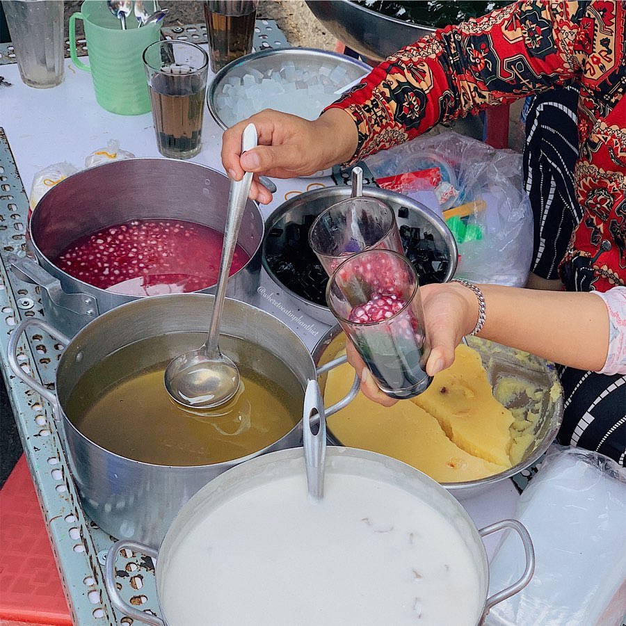Che bong co is a sweet, refreshing dessert that’s unique to Mui Ne